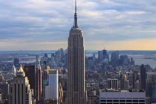 último caso de la compañía sobre El Empire State Building